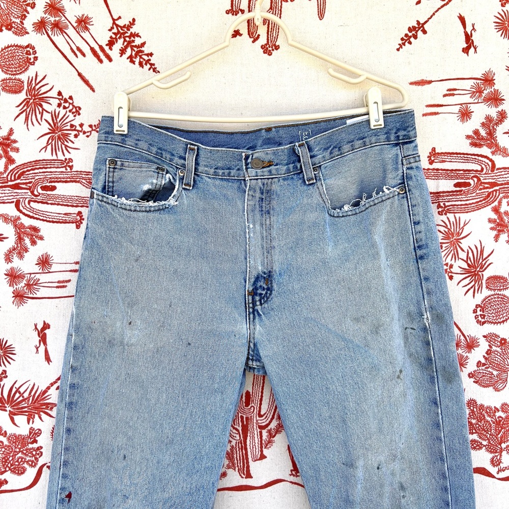 34x29 Distressed George Jeans